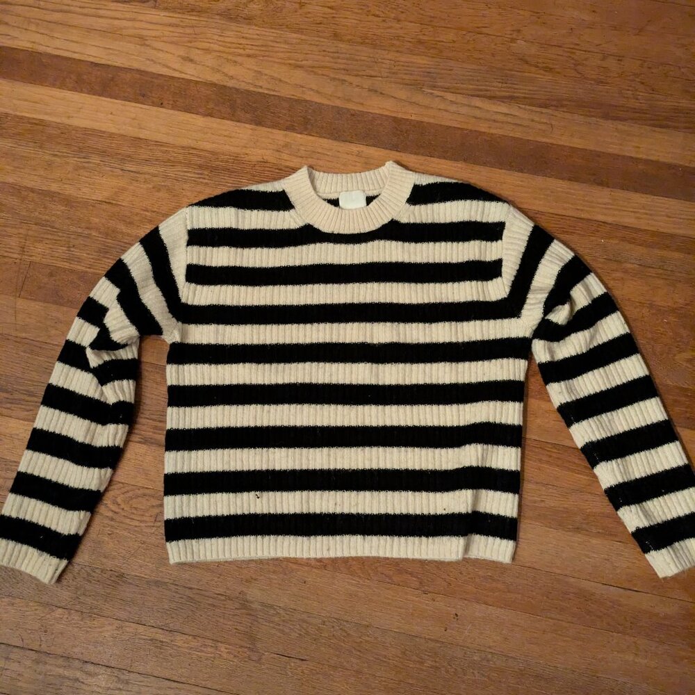 H&M black and white sweater